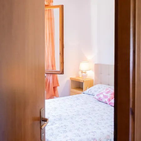 Welcomely - Fronte Mare Apartment Tirrenia